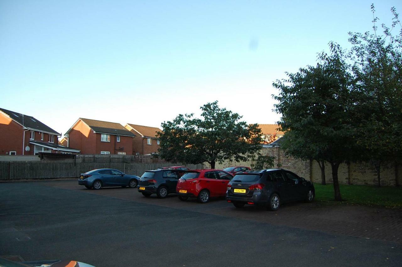 Park Lets Apartment Dumbarton Exterior photo
